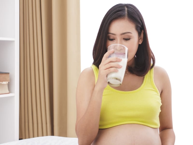 bầu 3 tháng đầu có nên uống sữa tươi không